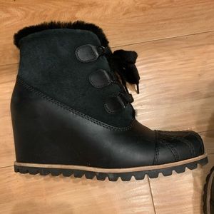 Gorgeous UGG Alasdair wedge boots excellent condition!